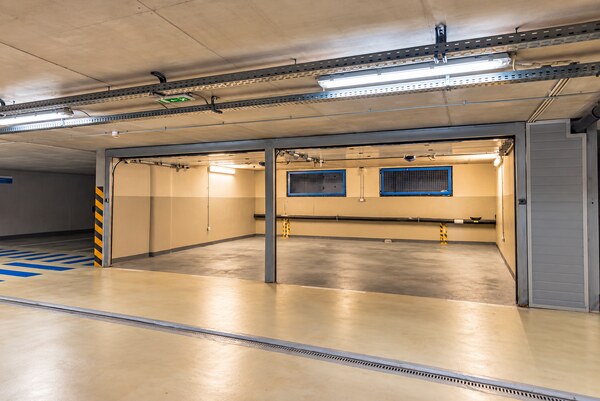 Na prenájom 2-garáž, 42 m², v garážovom dome, Cintorínska ul., ihneď